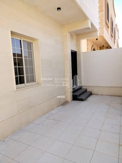 8 Bedroom Villa for Sale in Al Ranuna, Madina - Villa - Al Madinah Al Munawwarah - Al Ranouna district in Al Hijrah area, Sharif Nael famous plan