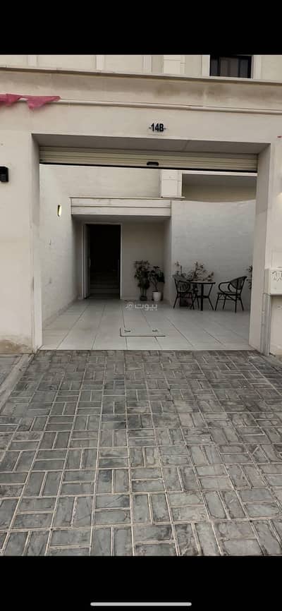 3 Bedroom Floor for Sale in South Riyadh, Riyadh - Floor for sale in 
Okaz, South Riyadh