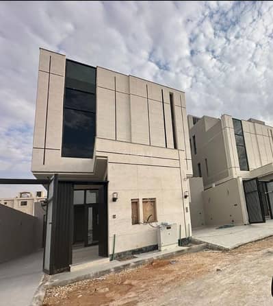 3 Bedroom Floor for Sale in East Riyadh, Riyadh - House for sale in Al Ramal neighborhood, East Riyadh