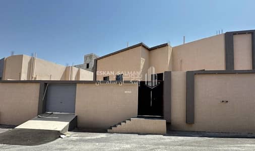 6 Bedroom Floor for Sale in Rahba District, Taif - Role - Taif - Alseil Alsaghir (Vol. 6)