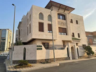 6 Bedroom Flat for Rent in North Jeddah, Jeddah - Two-story townhouse apartment in Al Andalus neighborhood for rent. Six rooms.