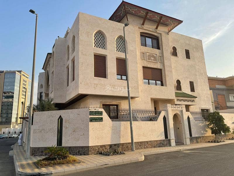 Two-story townhouse apartment in Al Andalus neighborhood for rent. Six rooms.