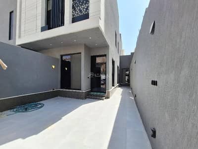 3 Bedroom Floor for Sale in East Riyadh, Riyadh - Floor in East Riyadh，Al Qadisiyah 3 bedrooms 1250000 SAR - 87593489