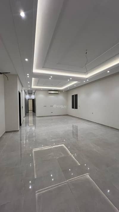 8 Bedroom Floor for Sale in North Jeddah, Jeddah - Special roof for sale in Al Warood neighborhood