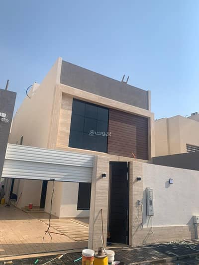 6 Bedroom Villa for Sale in North Riyadh, Riyadh - Internal Staircase Villa for Sale in Al Qirawan, North Riyadh