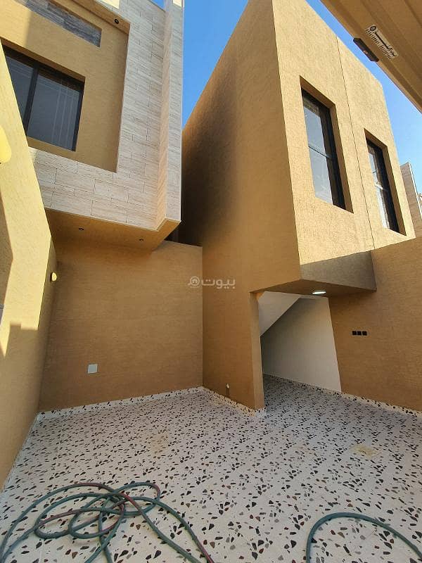 Floor For Sale in Al Munsiyah, East Riyadh