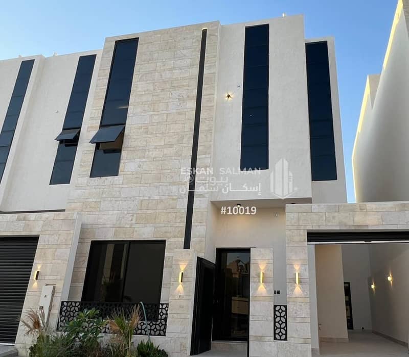 Duplex Villa for Sale in Al Mahdiyah, East Riyadh