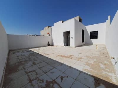 6 Bedroom Floor for Sale in East Riyadh, Riyadh - Floor for sale in Al Janadriyah, East Riyadh