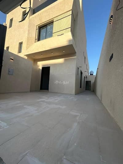 7 Bedroom Floor for Sale in South Riyadh, Riyadh - Floor in South Riyadh，Okaz 7 bedrooms 780000 SAR - 87597566