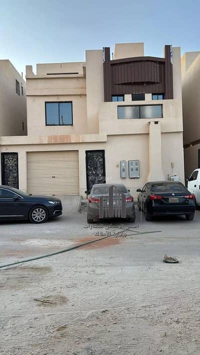 5 Bedroom Villa for Sale in East Riyadh, Riyadh - Villa for sale on Abi Al Saud Bin Thahirah Street, Al Ramal neighborhood, Riyadh city, Riyadh region