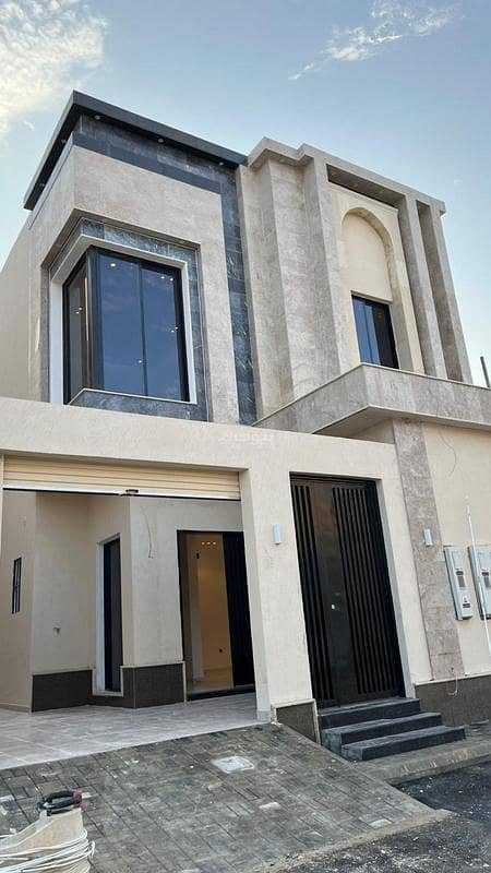 Villa with internal staircase + two apartments