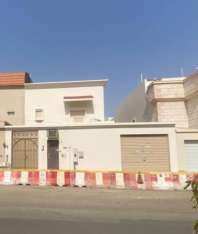 8 Bedroom Villa for Sale in North Jeddah, Jeddah - Duplex villa for sale in Al Basateen neighborhood