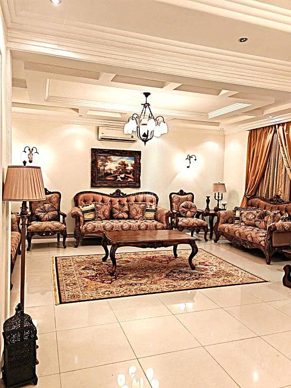 Villa for rent in Al Hamra, Riyadh. Villa with 3 master bedrooms + maid's room + 2 kitchens