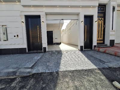 4 Bedroom Villa for Sale in East Riyadh, Riyadh - Internal Staircase Villa And Two Apartments for Sale in Al NAsim Al Gharbi, East riyadh