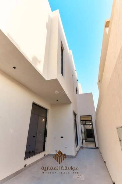 5 Bedroom Villa for Sale in West Riyadh, Riyadh - Villa for sale in Al Mahdiyah, West Riyadh