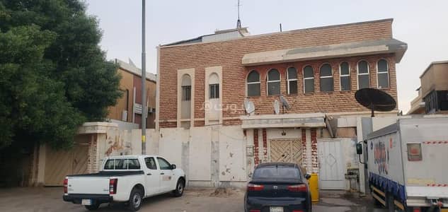 11 Bedroom Villa for Sale in Central Riyadh, Riyadh - Riyadh, Al Malaz neighborhood, Al Farouq neighborhood, Hamad Bin Atiq Street