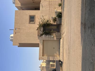 4 Bedroom Villa for Sale in East Riyadh, Riyadh - Villa for sale in Al Janadriyah, east of Riyadh