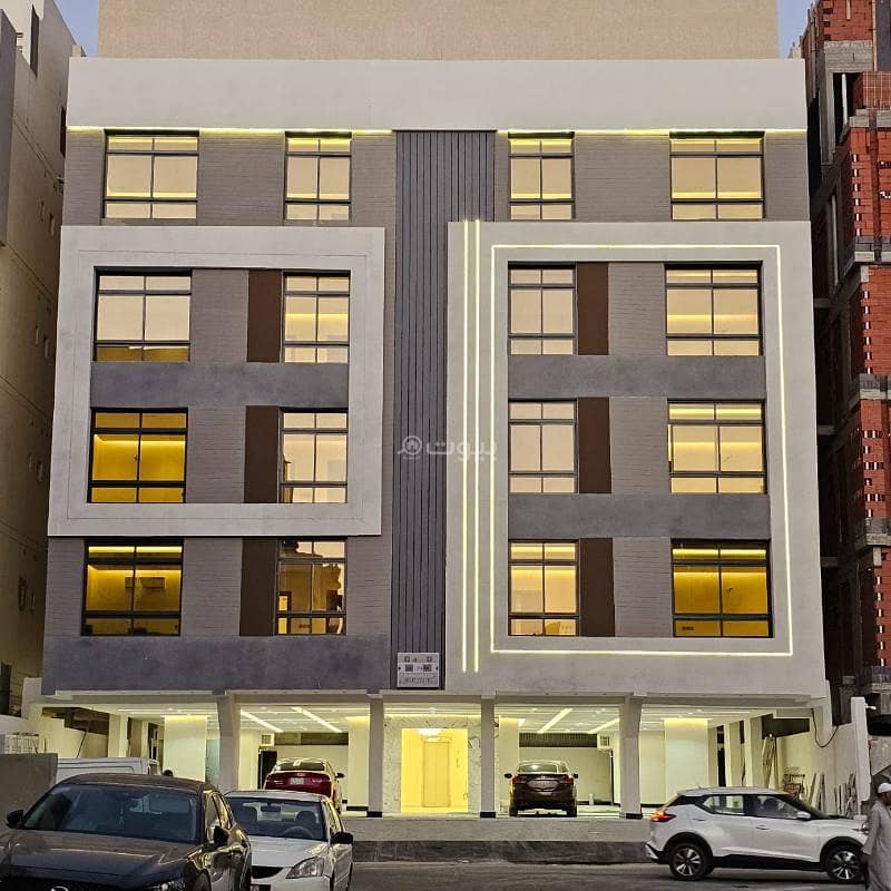 4 bedroom front apartment with two entrances for sale in Rawdah, Jeddah