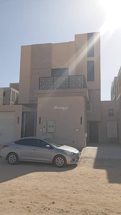 7 Bedroom Floor for Sale in East Riyadh, Riyadh - Flats for sale in Al Ramal neighborhood