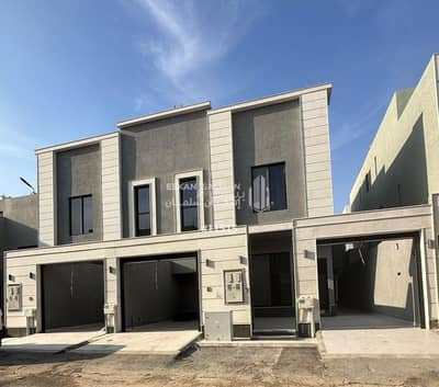 5 Bedroom Flat for Sale in East Riyadh, Riyadh - Townhouse apartment - Riyadh - Al Ramal