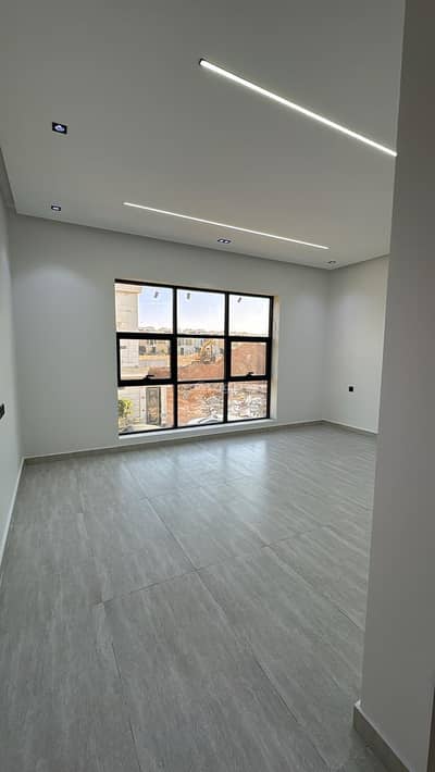 4 Bedroom Floor for Sale in East Riyadh, Riyadh - دور اول للبيع حي الرمال ،الرياض