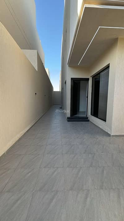 5 Bedroom Floor for Sale in East Riyadh, Riyadh - دور ارضي للبيع حي الرمال ،الرياض