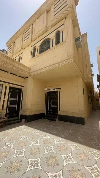 5 Bedroom Floor for Sale in East Riyadh, Riyadh - Floor for sale in Al Rimal, east of Riyadh