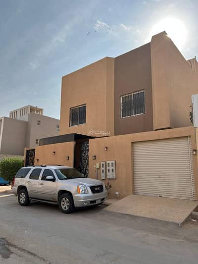 11 Bedroom Villa for Sale in East Riyadh, Riyadh - 3-story villa for sale in Al Munsiyah, Riyadh