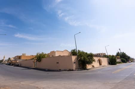 11 Bedroom Villa for Sale in West Riyadh, Riyadh - 12 Bedroom Villa For Sale in Al Shurayfiyah, Riyadh