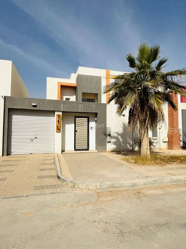 For rent, a villa with an internal staircase, 95 thousand annually, in Al Ramal district, offer number 677