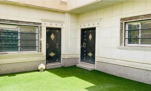 6 Bedroom Villa for Sale in East Riyadh, Riyadh - Villa for sale in Al Ramal Al Zahabi, excellent location and in the middle of services