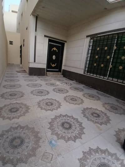 5 Bedroom Floor for Sale in East Riyadh, Riyadh - Ground floor for sale in Ramal Al Taameer, excellent location and surrounded by services