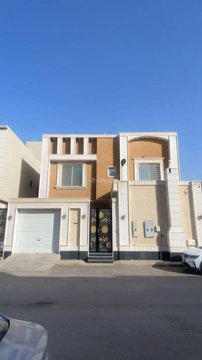 8 Bedroom Villa for Sale in East Riyadh, Riyadh - Villa with ground floor and two apartments in Al Ramal Asaidan neighborhood