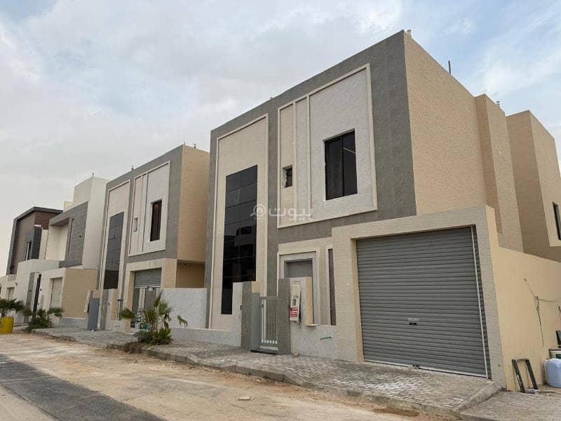 For sale duplex villa in Al-Mahdiyah district, west of Riyadh