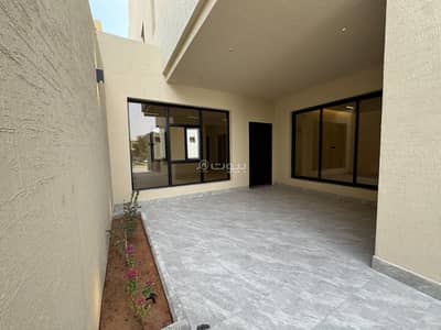 7 Bedroom Villa for Sale in East Riyadh, Riyadh - Internal Staircase Villa for Sale in Al Nahdah, West Riyadh