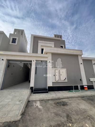 4 Bedroom Floor for Sale in East Riyadh, Riyadh - Durr - Riyadh - Al Janaderiyah neighborhood