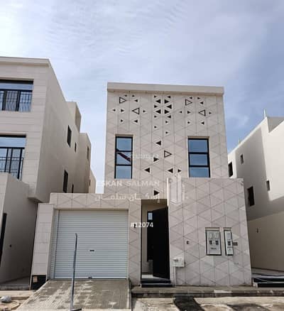 5 Bedroom Floor for Sale in East Riyadh, Riyadh - Dor - Riyadh - Al Janaderiyah