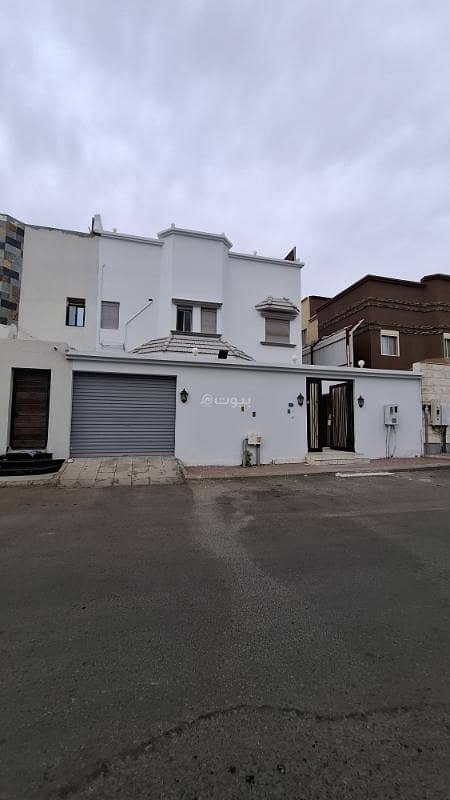 Duplex villa for rent in Rawdah district near Al Kayyal Street and Abdul Maqsood Khoja