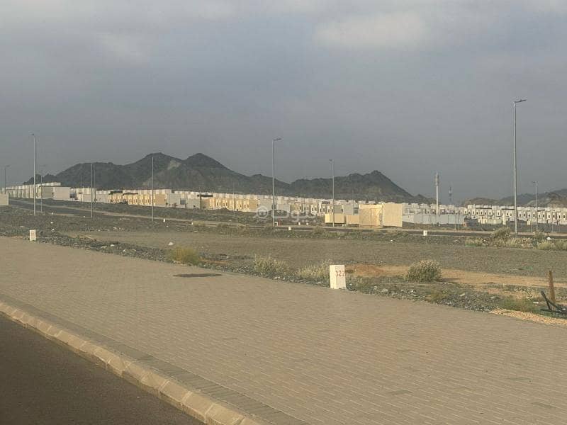 Commercial land in Ashrafiyat District - Umrah District - plot area 552.01 m2