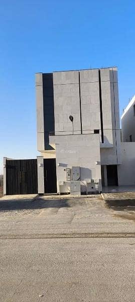 Villa for sale on Abdullah Mohammed Al-Qaraawi Street, Al Ramal neighborhood, Riyadh city, Riyadh region