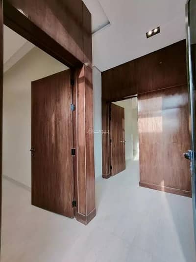 3 Bedroom Floor for Sale in East Riyadh, Riyadh - A house for sale on Street No. 403, Al Munsiyah District, Riyadh city, Riyadh province