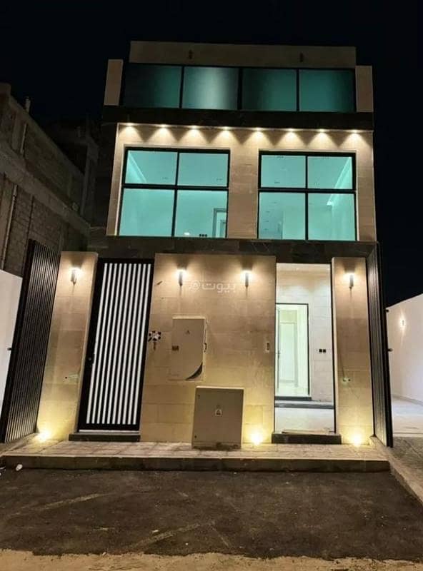 Luxurious upper townhouse in East Riyadh for sale