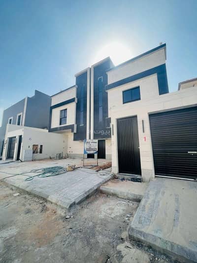 5 Bedroom Floor for Sale in East Riyadh, Riyadh - Ground floor in Al Munsiyah neighborhood 225 square meters