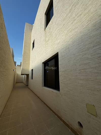 4 Bedroom Floor for Sale in South Riyadh, Riyadh - For Sale Floors in Okaz, South Riyadh