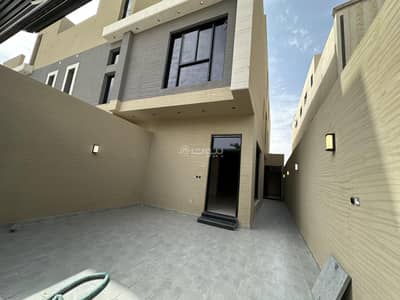 4 Bedroom Floor for Sale in East Riyadh, Riyadh - حى الخليج