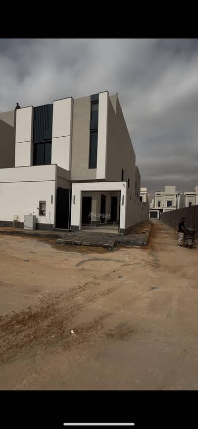 4 Bedroom Villa for Sale in East Riyadh, Riyadh - حى الخليج