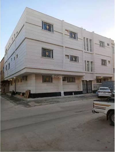 عمارة  للبيع في وسط الرياض، الرياض - Building for sale on Saeed ibn Sufyan Street, Munfouhah neighborhood, Riyadh city