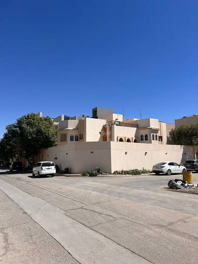 8 Bedroom Villa for Sale in East Riyadh, Riyadh - Villa for sale in Jerusalem