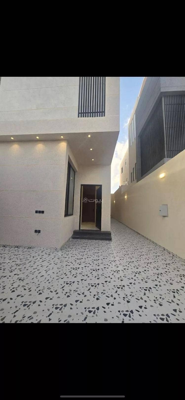 4 Bedroom Floor For Sale in Akaz, Riyadh