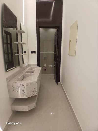 4 Bedroom Floor for Sale in East Riyadh, Riyadh - Floor in East Riyadh，Al Rimal 4 bedrooms 1200000 SAR - 87619434